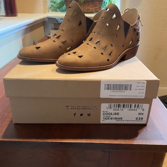 Brand new in box Musse & Cloud ankle boots  Size 7.5 - Picture 2 of 3